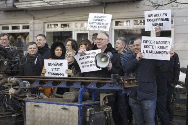 SPD parliamentary candidate Klaius Mindrup at a demonstration in Rykestraße against the decision of