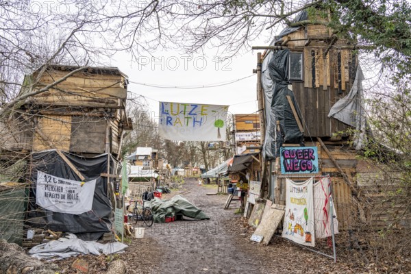 Camp of climate activists in the rest of the village of Lützerath, the last place to be excavated