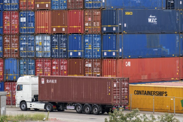 Europoort, Port of Rotterdam, Eemhaven, short sea hub, container handling for short sea connections