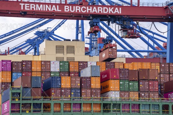 HMM Nuri container freighter, at HHLA Container Terminal Burchardkai, in Waltershofer Hafen, being