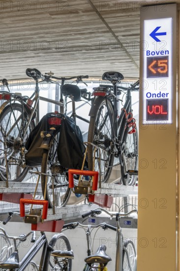 Bicycle car park at Utrecht Centraal railway station, Stationsplein, 3 underground levels, over 13,