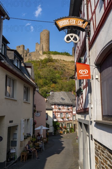 Monreal, idyllic half-timbered village in the Elz valley, ruins of the Löwenburg castle, in the