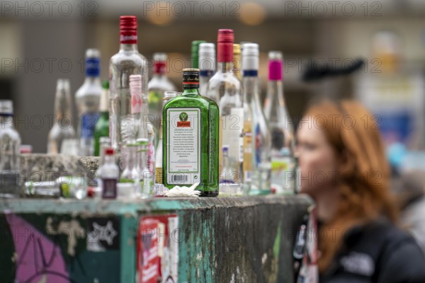 Rose Monday parade in Düsseldorf, alcohol consumption, drinking of high-proof spirits, North