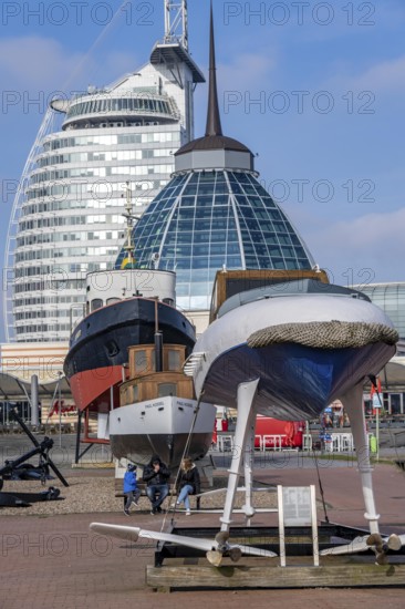 Old harbour, harbour basin, harbour district, Sail City building, Klimahaus Bremerhaven, museum