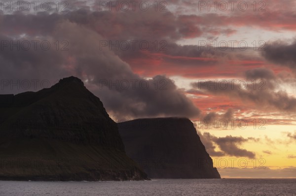 View from Vidareidi, Vidoy Island, Viðareiði, Viðoy Island to Borðoy and Kunoy, sunset, Faroe