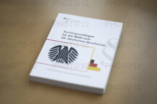 Book cover Legal bases for the election to the 20th German Bundestag, taken during the meeting of