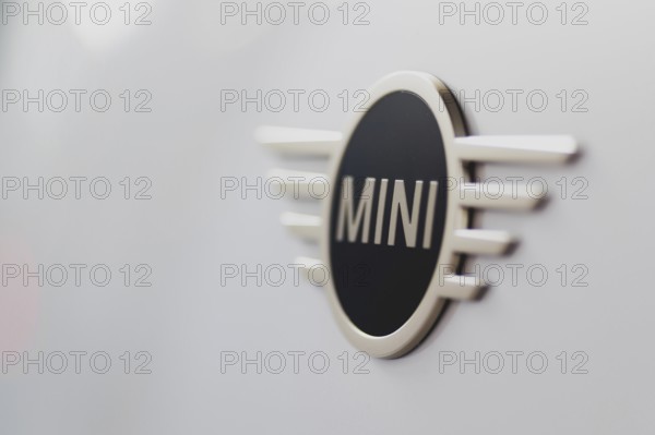 Emblem of a Mini, taken in Berlin, 13/03/2024