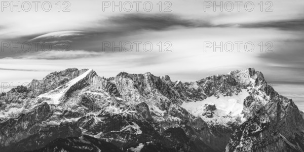 Panorama of the Wetterstein mountains with Alpspitze 2628m and Zugspitze 2962m, Werdenfelser Land,
