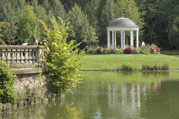 Pavilion with lake in the Parc de l'orangery, orangery Park, landscape, parapet, temple, pavilion,