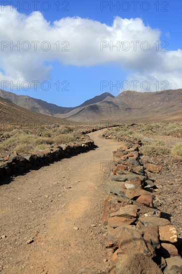 Footpath trail from Gran Valle to Cofete, Jandia peninsula, Fuerteventura, Canary Islands, Spain,