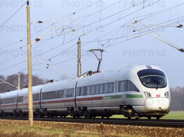 ICE 3 of the Deutsche Bahn, Danewitz, 08.12.2020