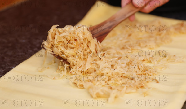 Swabian cuisine, preparation of Krautkrapfen, Swabian Mehlsäck, raw pasta pancakes filled with