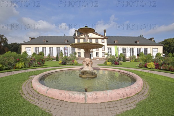 Bowl fountain and pavilion Joséphine, flower bed, water basin, Parc de l'orangery, orangery Park,