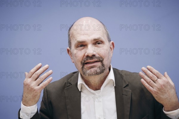 Reinhard Busse, TU Berlin), recorded at a federal press conference on the topic of quality of care