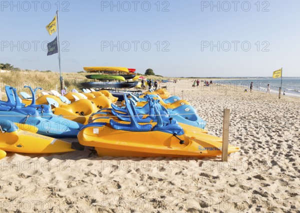 Early morning quiet at Knoll beach, Studland Bay, Swanage, Dorset, England, UK