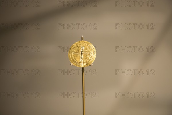 Gold sun-disc from Jug's grave, Monkton Farleigh. With permission of Wiltshire Museum, Devizes,