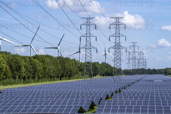 High-voltage power line route, the space underneath is used for a solar park over 5 km long, behind