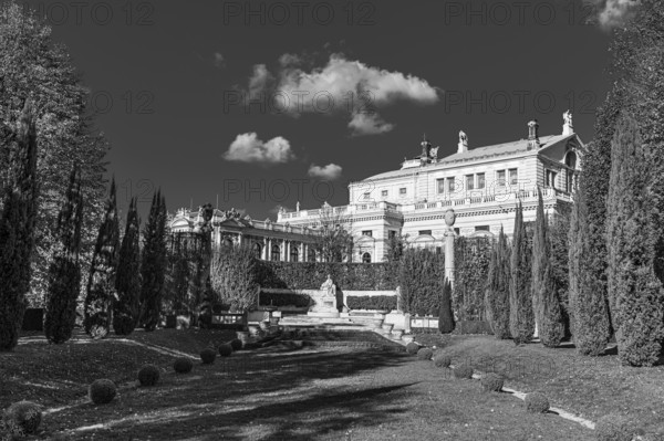 Sissi monument in the Volksgarten, behind the Burgtheater, black and white photograph, Vienna,