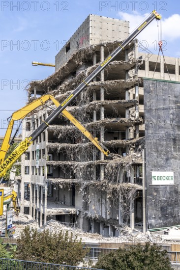 Construction site on Haroldstraße, demolition of a former office building, after complete gutting