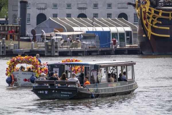 Canal cruise, with Smokeboat.com organiser, smoking is allowed on board, cannabis is not sold, but