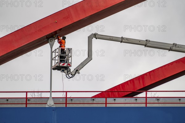 A42 motorway bridge, over the Rhine-Herne Canal, with massive structural damage, technician