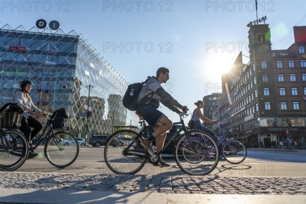 Cyclists on cycle paths, Radhuspladsen, City Hall Square, H.C. Andersen's Boulevard, in the city