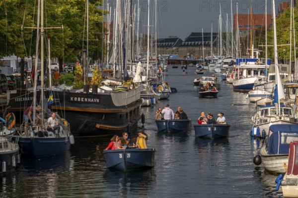 Christianshavns Kanal, round trip with electric hire boat, old district, at the same time very