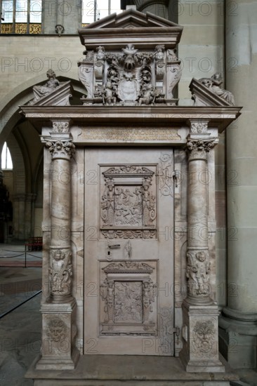 Magdeburg cathedral, Stone sculpture in form of a door, Magdeburg, Saxony Anhalt, Germany, Europe