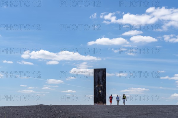 Hiker, Spaziergänger, sculpture by Richard Serra, Bramme for the Ruhr area on the Schurenbach spoil