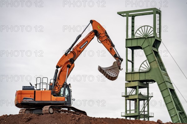 Work on the construction site of the real estate project Stadtquartier Essen 51, in Essen, on the