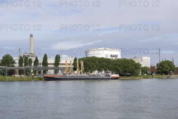 BASF, Lugwigshafen am Rhein, industrial area, ship, Mannheim, Baden-Württemberg, Germany, Europe