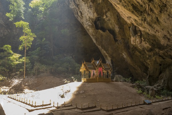 Phraya Nakhon Cave, Hua Hin, Prachuap Khiri Khan Province, Thailand, Asia