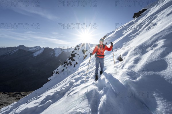 Mountaineers on a hiking trail with snow, ascent to Ramoljoch, autumnal mountain landscape,