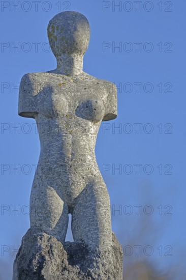 Sculpture Liberté - free in thinking and being by Dietmar Schmid 2019, stone sculpture, modern art,