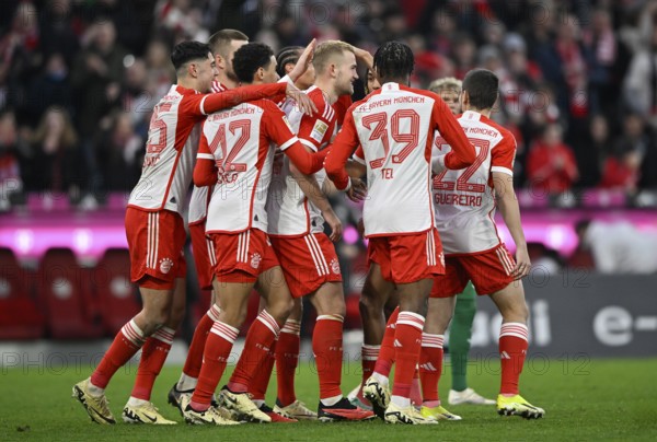 Aleksandar Pavlovic FC Bayern München FCB (45) Eric Dier FC Bayern München (15) Jamal Musiala FC