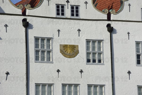 Europe, Germany, Schleswig-Holstein, Ahrensburg, moated castle Ahrensburg, autumn, front facade,