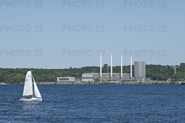 Sailing boat, gas-fired power station, coastal power station, Kiel, Schleswig-Holstein, Germany,