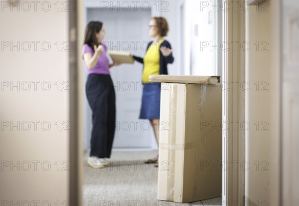 Two woman fight over parcel deliveries in Berlin, 08/08/2024