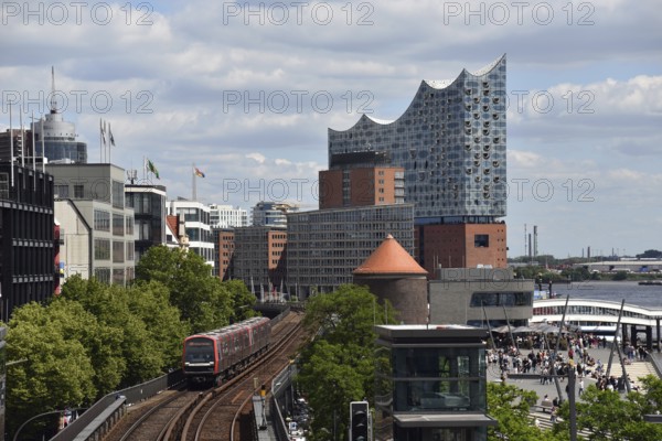 Europe, Germany, Hanseatic City of Hamburg, Underground at the harbour, Landungsbrücken station,