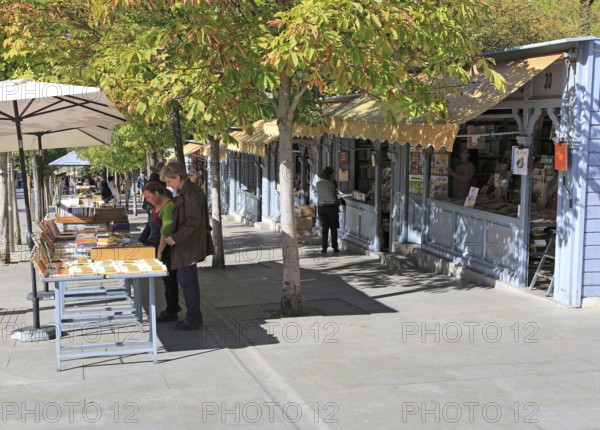 Bookseller booths and stalls, Cuesta de Moyano near Retiro Park, Madrid, Spain, Europe