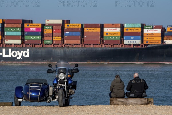 Container freighter Al Manamah, of the shipping company Hapag-Lloyd, in the harbour entrance of the