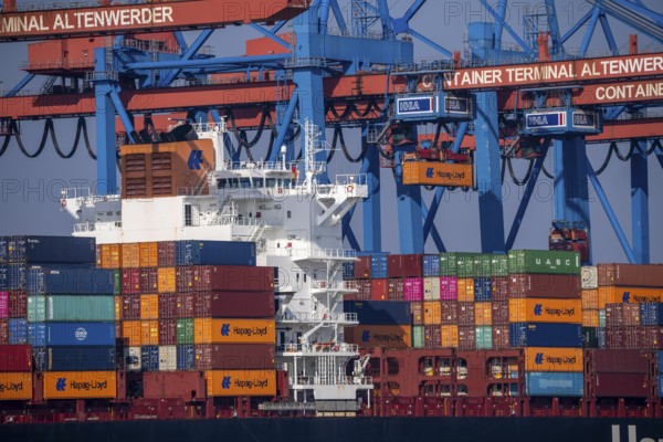 Container Terminal Altenwerder, Hapag-Lloyd container ship Frankfurt Express during loading and