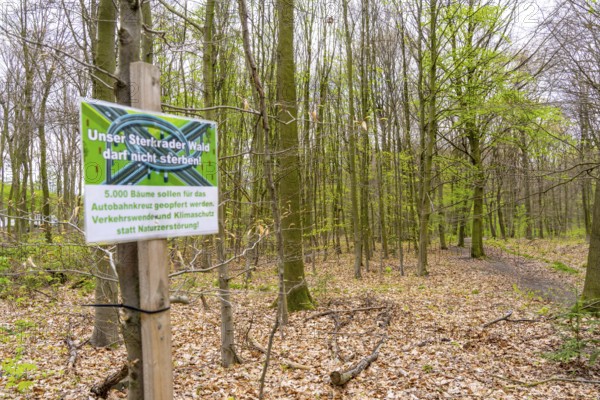 Protest posters, the Sterkrader Wald in Oberhausen, at the Oberhausen motorway junction, where the