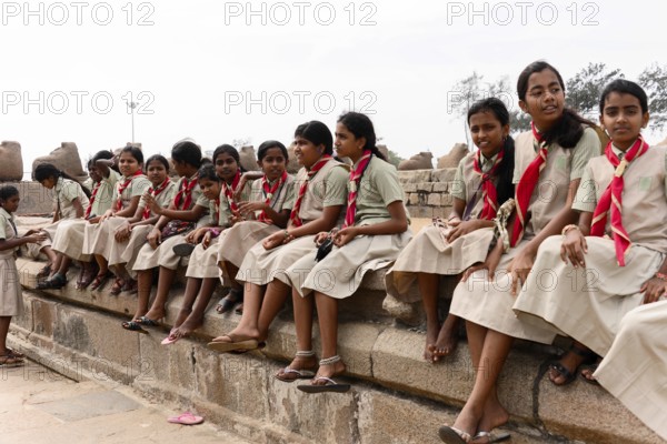 School class visiting the coastal temple of Mahabalipuram, Mamallapuram, Mahabalipuram, Tamil Nadu,