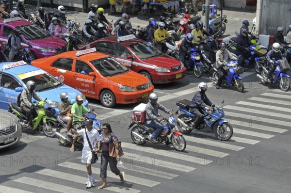 Motorbikes, mopeds and cars in traffic chaos, Ratchadamri Road, road traffic in Bangkok, Thailand,