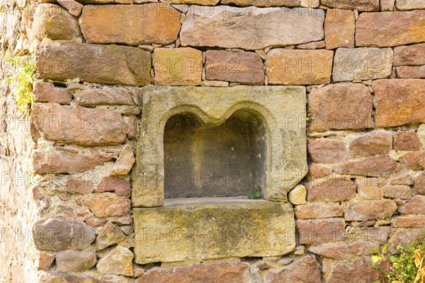At the end of the 12th century, Dietrich the Afflicted, Margrave of Meissen, donated a convent in