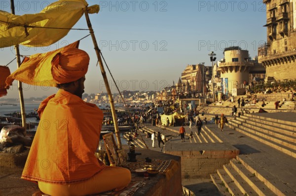 Hindu ascetic meditating on the ghats, Varanasi, India, Asia