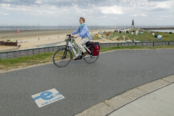 Cyclist, marking, start or end of Elbe cycle path, Kugelbake, Cuxhaven, Lower Saxony, Germany,