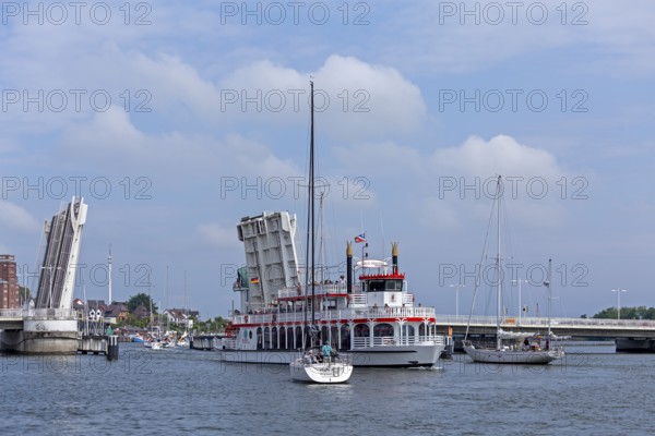 Open bascule bridge, excursion ship Schlei Princess, sailing boats, Kappeln, Schlei,