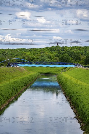 The Emscher at Essen-Karnap, with the Schurenbach spoil tip in the background, with the Bramme